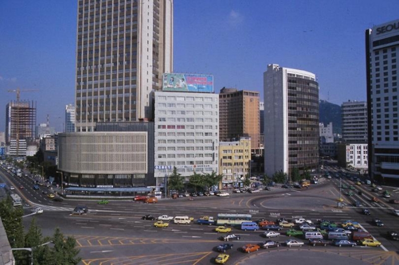 1985, 서울시내 벽면이용간판,  옥상간판 및 지주간판