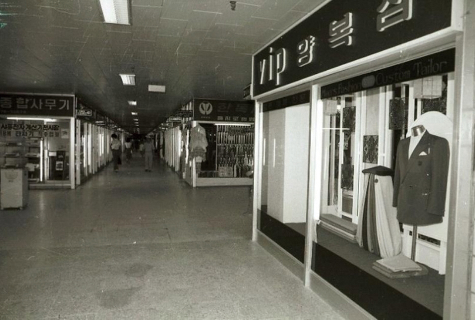 1982, 지하철 2호선 을지로 입구 지하상가 전경