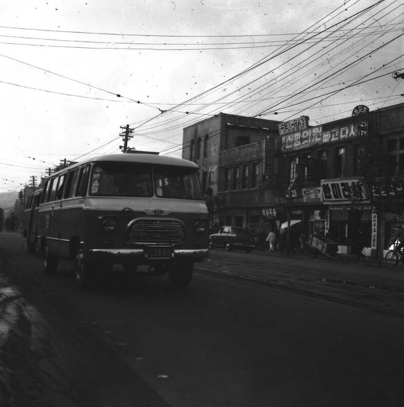 1963, 서울시내전차와건축물의광고들