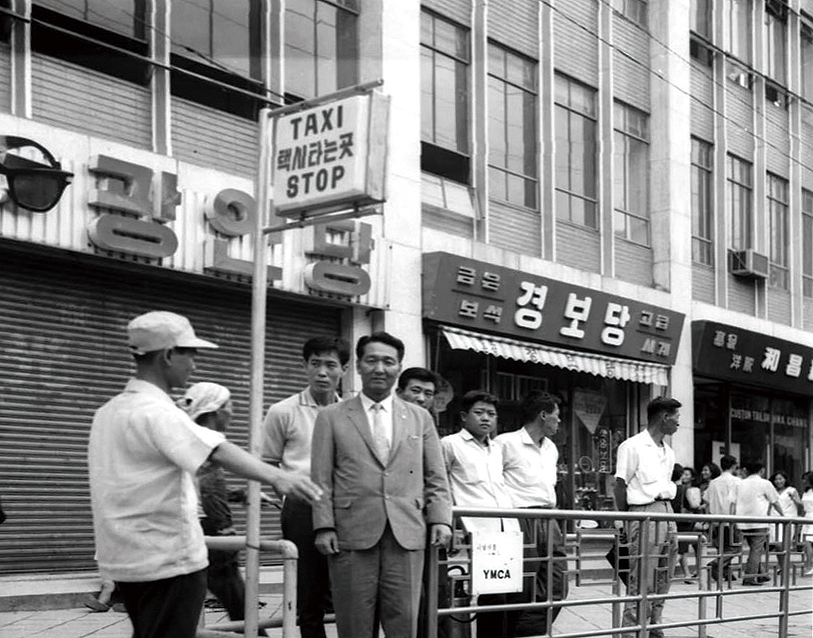 1968, 서울시신세계백화점앞택시승차